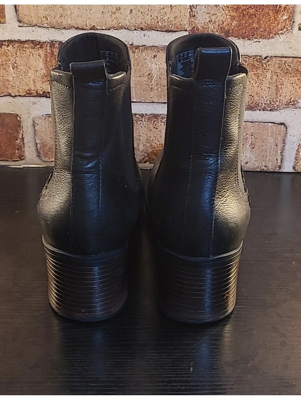 Clarks Hollis Chelsea Boots Womens Size 9.5 Black Leather Ankle Slip On Comfort